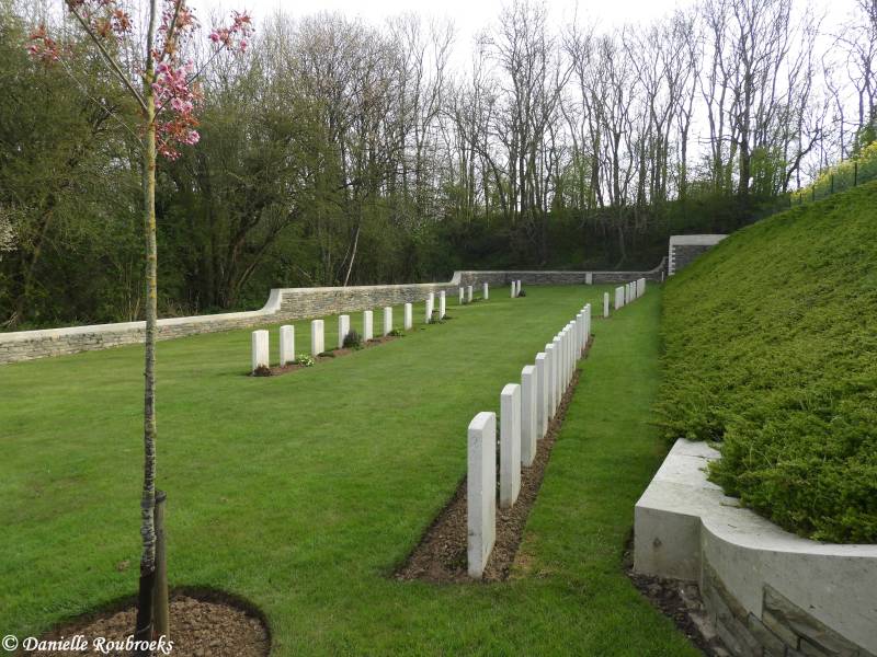 15CroisillesRailwayCemeterydi16apr19.jpg