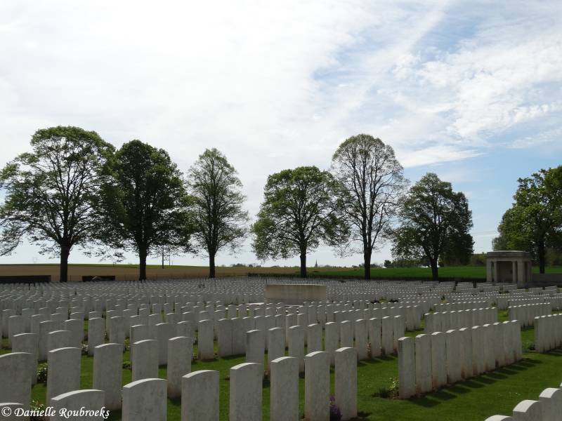 15DelvilleWoodCemeteryzo30apr17.jpg