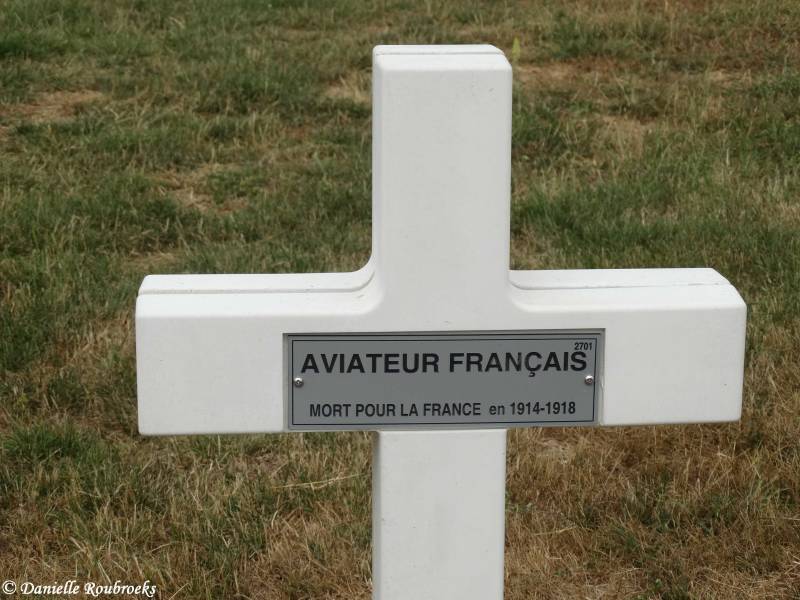 15MontdidierFrenchCemeterydo18jul19.jpg