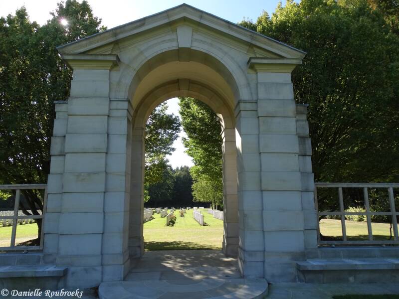 15ReichswaldForestWarCemetery.jpg