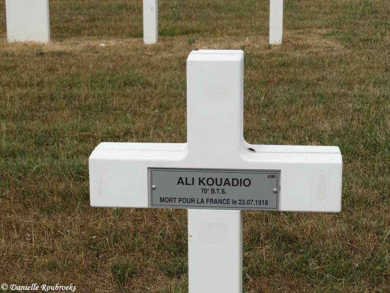 17MontdidierFrenchCemeterydo18jul19.jpg