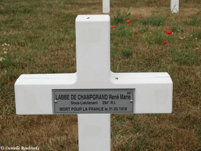 18MontdidierFrenchCemeterydo18jul19.jpg