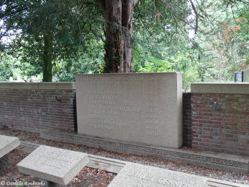 19DeventerRaalterwegGeneralCemeteryza15sep18.jpg