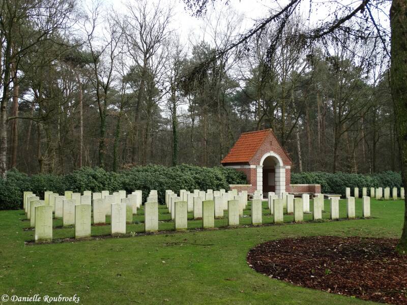 19OverloonWarCemeteryzo18feb18.jpg