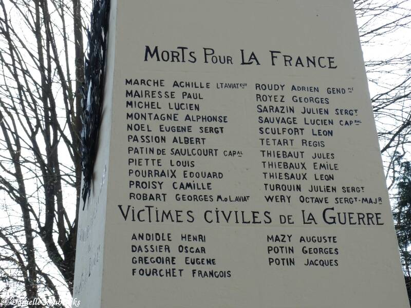 20LaCapelle-en-ThieracheMonumentvr22ma19.jpg