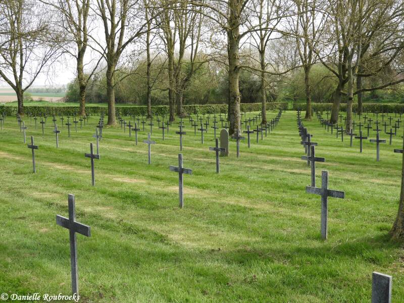 20VillersauFlosGermanCemeterydi16apr19.jpg