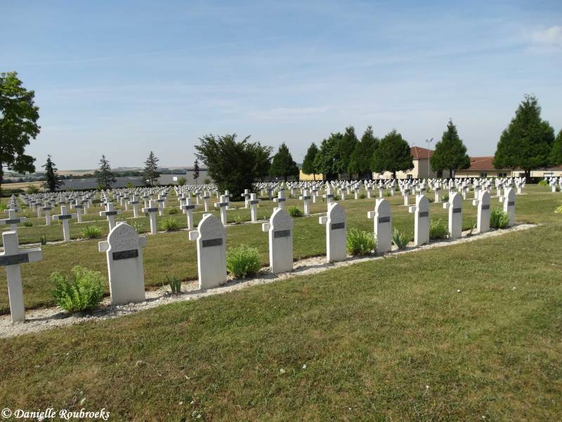 21AlbertFrenchCemeterywoe17jul19.jpg