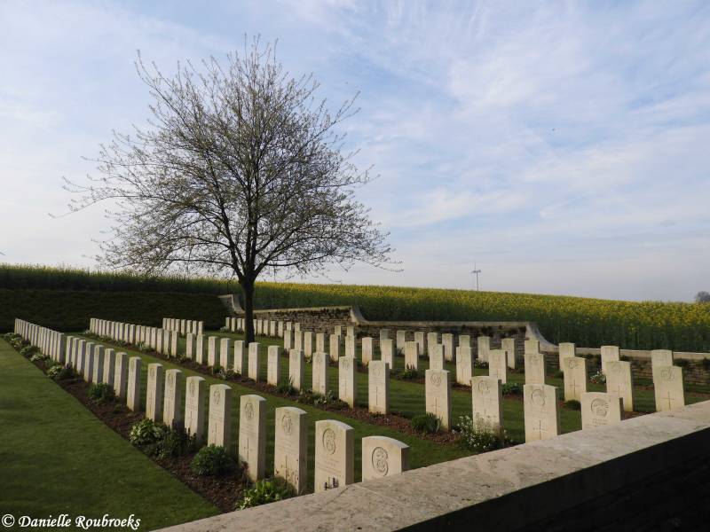 21CroisillesRailwayCemeterydi16apr19.jpg