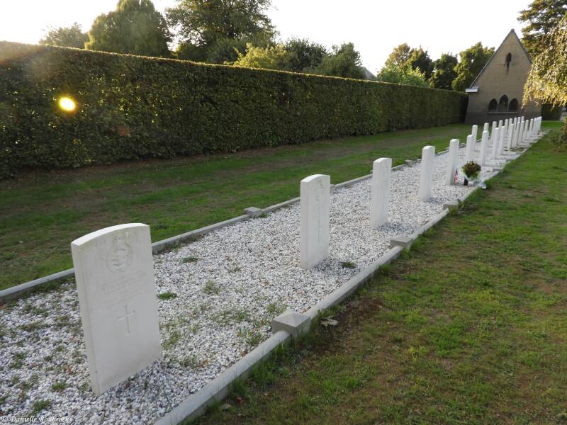 21RaalteGeneralCemeteryza15sep18.jpg