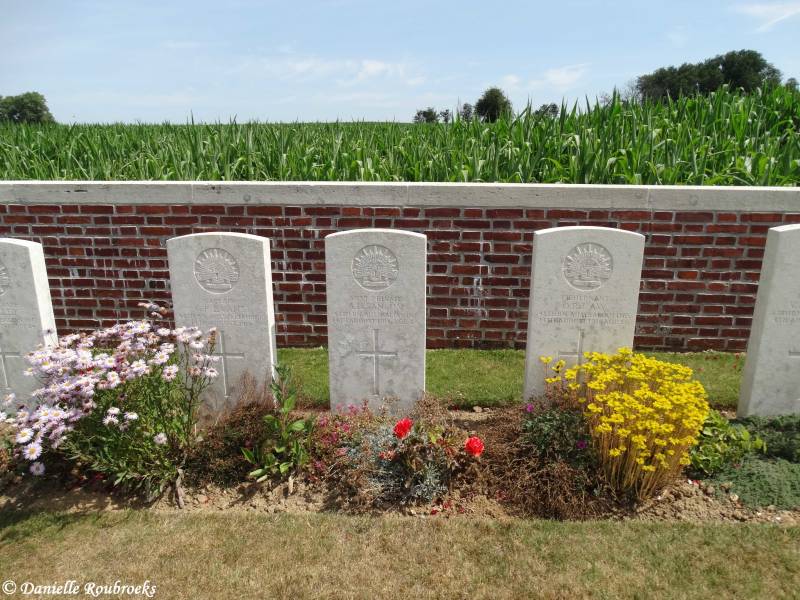 21SunkenRoadCemeterywoe17jul19.jpg