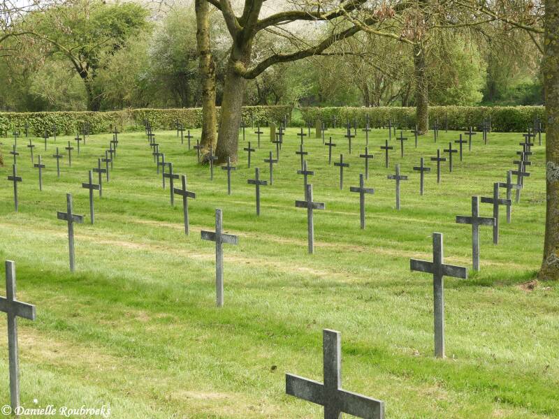 21VillersauFlosGermanCemeterydi16apr19.jpg