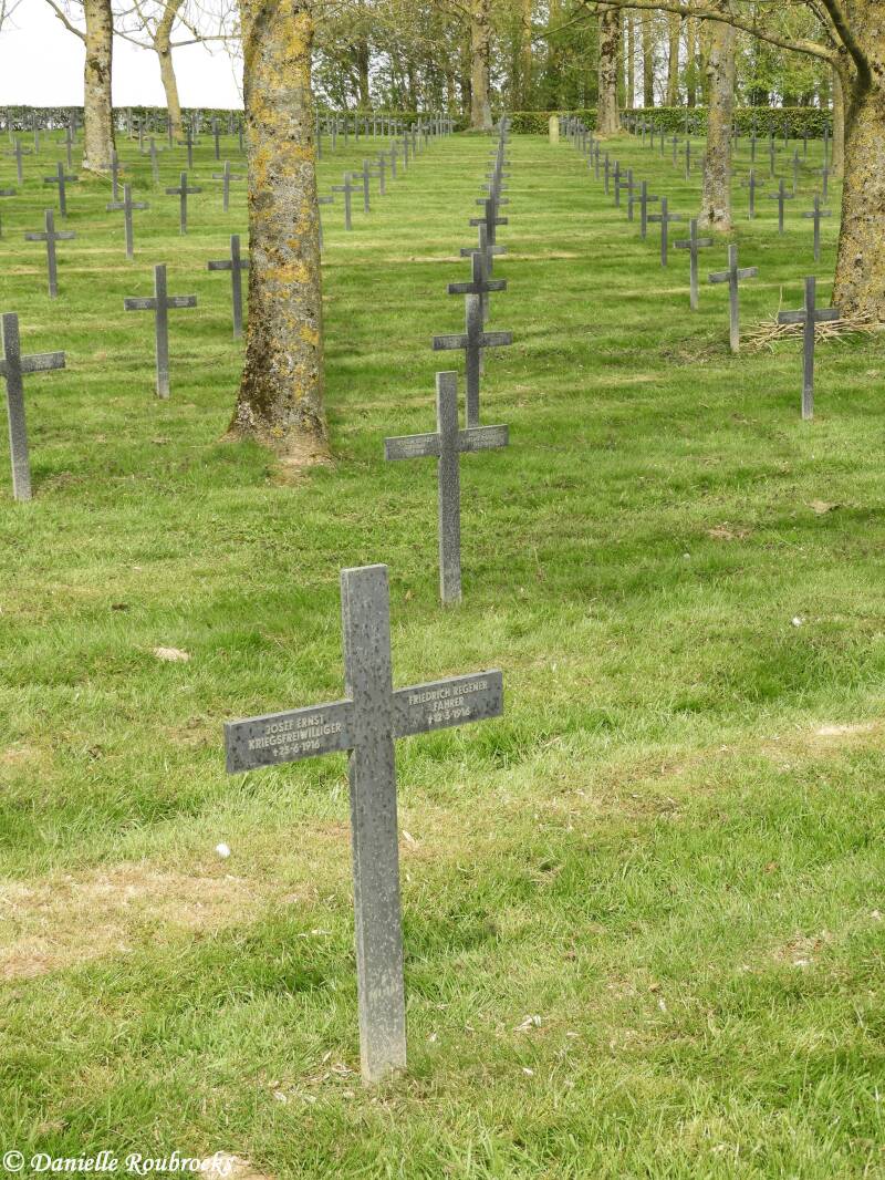22VillersauFlosGermanCemeterydi16apr19.jpg