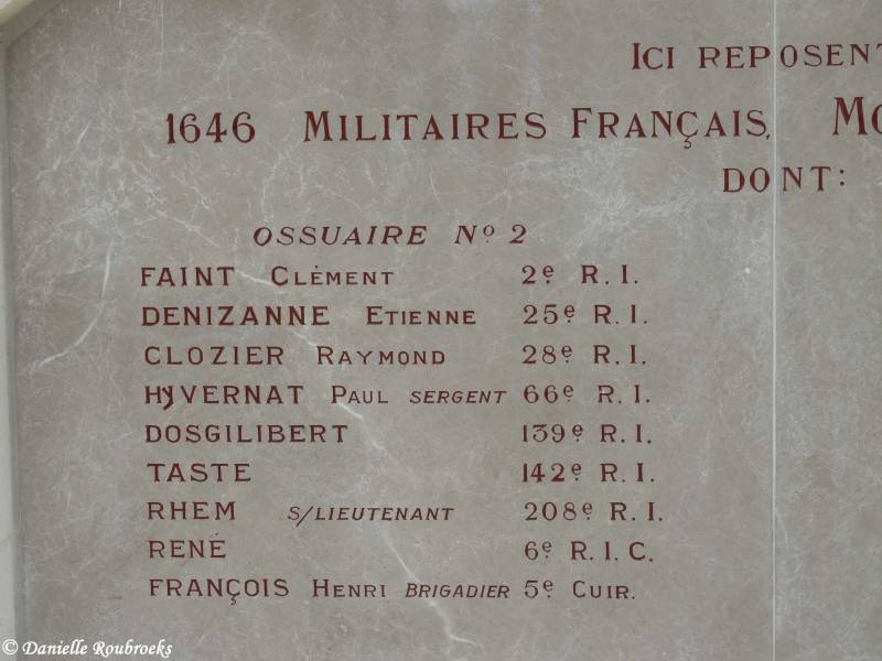 23MontdidierFrenchCemeterydo18jul19.jpg
