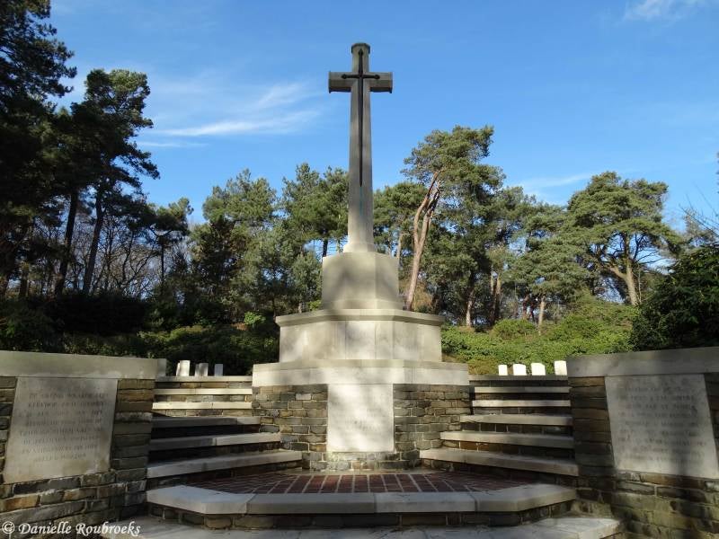 24KasterleeWarCemetery.jpg