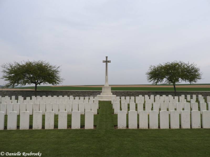 25Heninel-CroisillesRoadCemeterydi16apr19.jpg