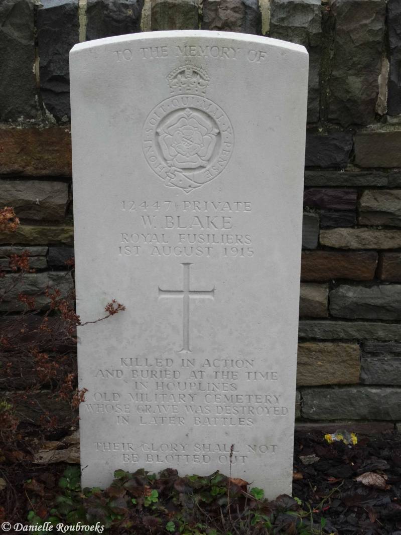 25HouplinesComCemExt.jpg
