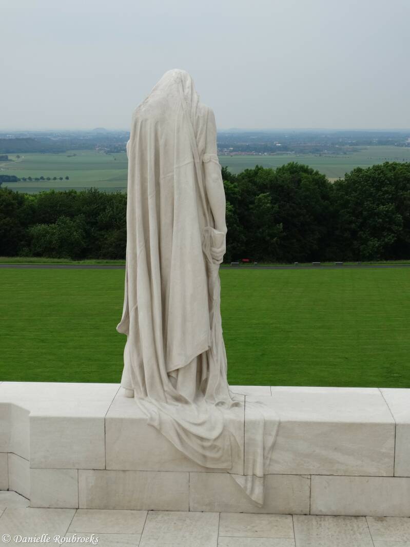 25Vimyza11jun16.jpg
