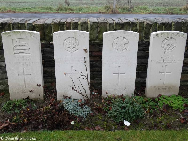 27HouplinesComCemExt.jpg