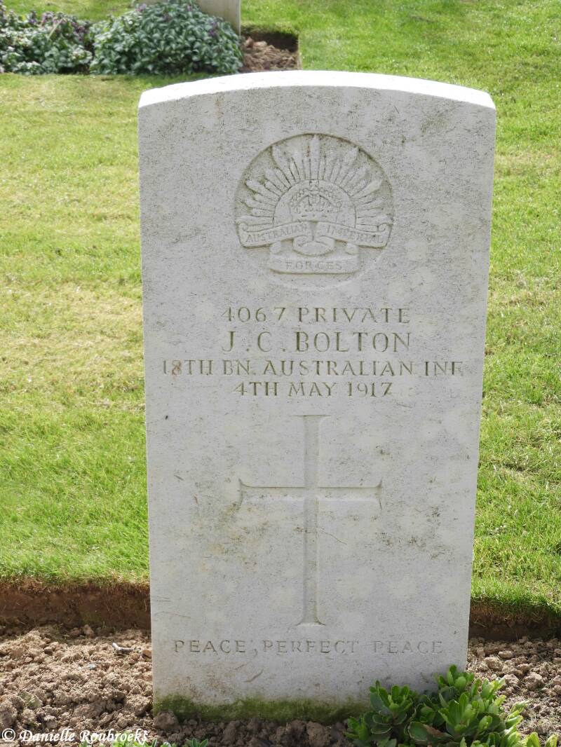 27VaulxAustralianFieldAmbulanceCemeterydi16apr19.jpg