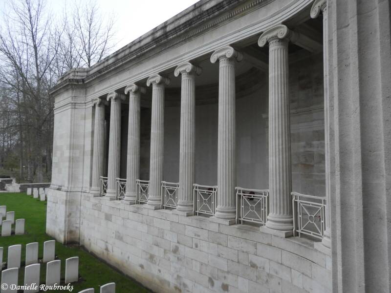 27Vis-en-ArtoisMemorial17-18.jpg