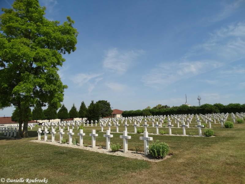 29AlbertFrenchCemeterywoe17jul19.jpg