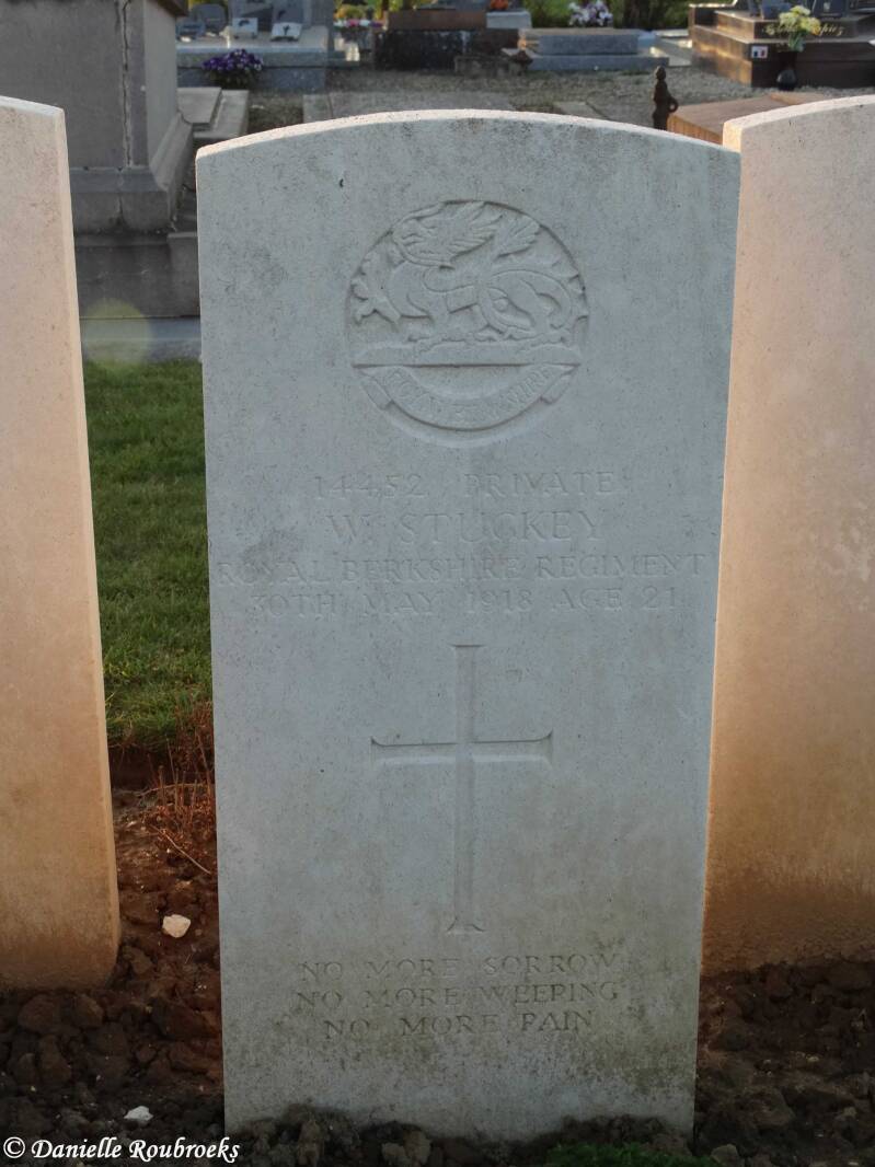 29AnnoisCommunalCemeterydo21ma19.jpg