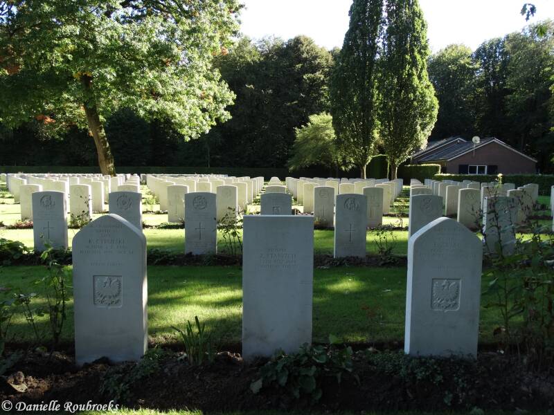 31ReichswaldForestWarCemetery.jpg