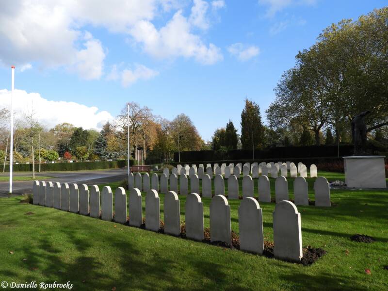 33DordrechtGeneralCemeteryzo5nov17.jpg