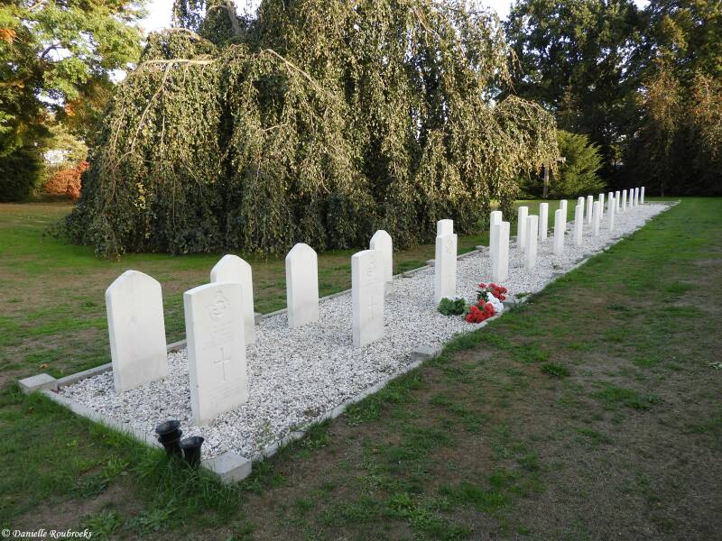 33RaalteGeneralCemeteryza15sep18.jpg