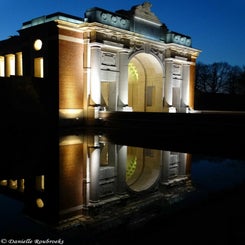 90MeninGate-1.jpg
