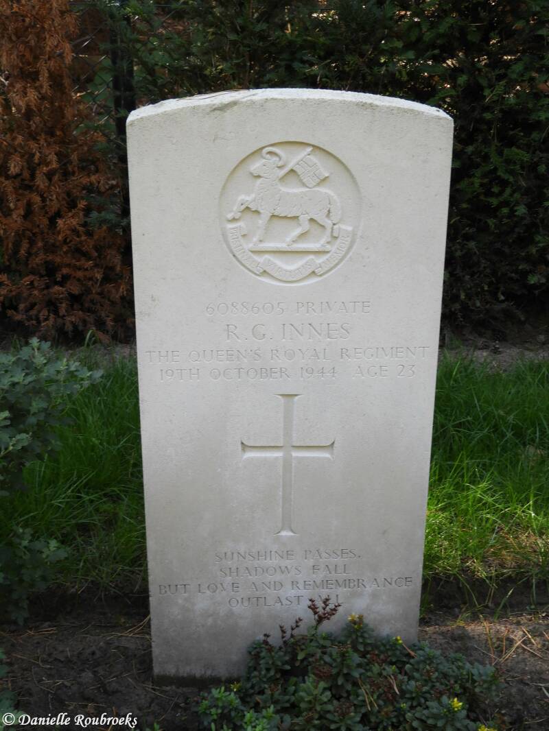 40MaarhezeSterkselMonasteryCemeteryma17sep18.jpg