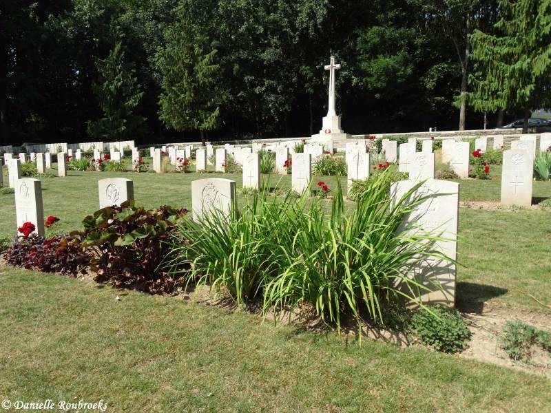 41BecourtMilitaryCemeterywoe17jul19.jpg