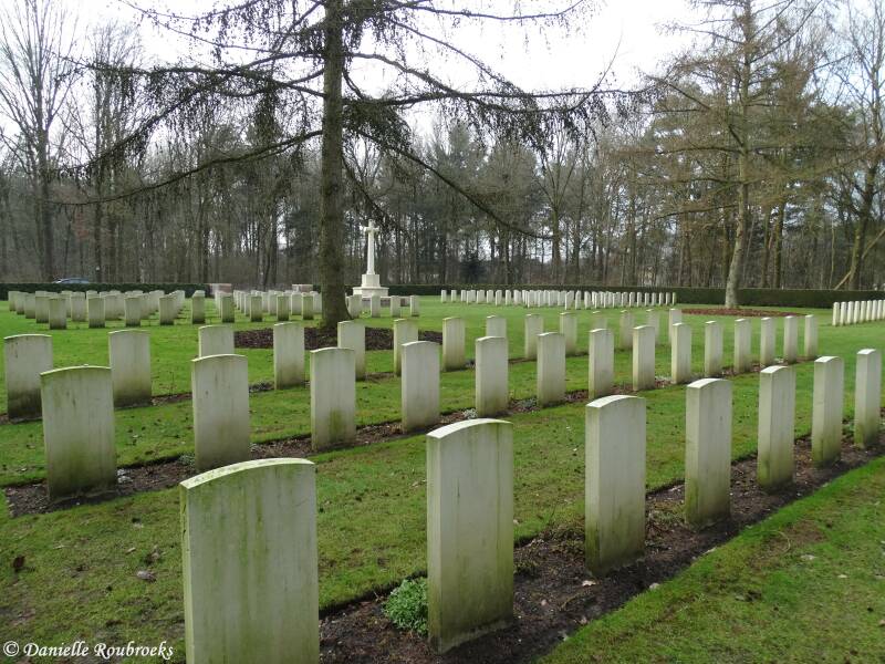42OverloonWarCemeteryzo18feb18.jpg