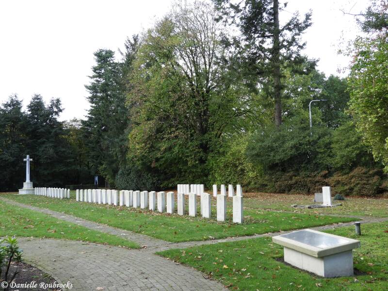 45TilburgGilzerbaanGeneralCemeteryzo22okt17.jpg