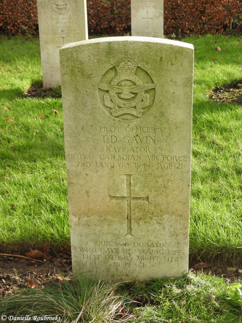 56StPolWarCemeterydi28dec21.jpg