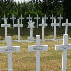 14KapelleFrenchWarCemdo22jun17.jpg