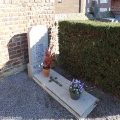 07HaelenRCChurchyarddo15nov18.jpg