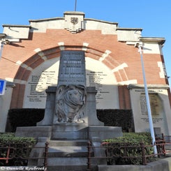 02SambrevilleMonumentdi26feb19.jpg