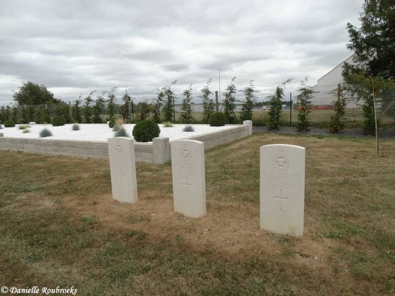 65MontdidierFrenchCemeterydo18jul19.jpg
