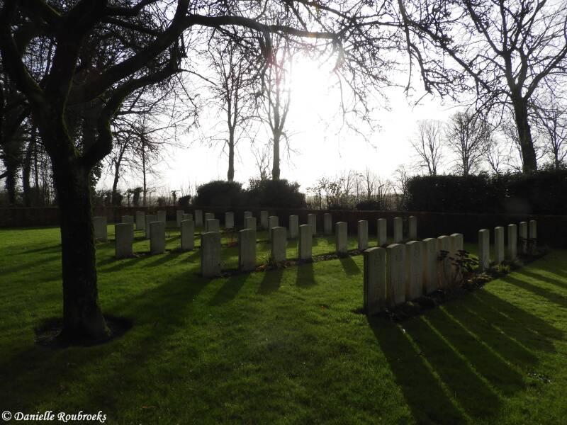 65StPolWarCemeterydi28dec21.jpg