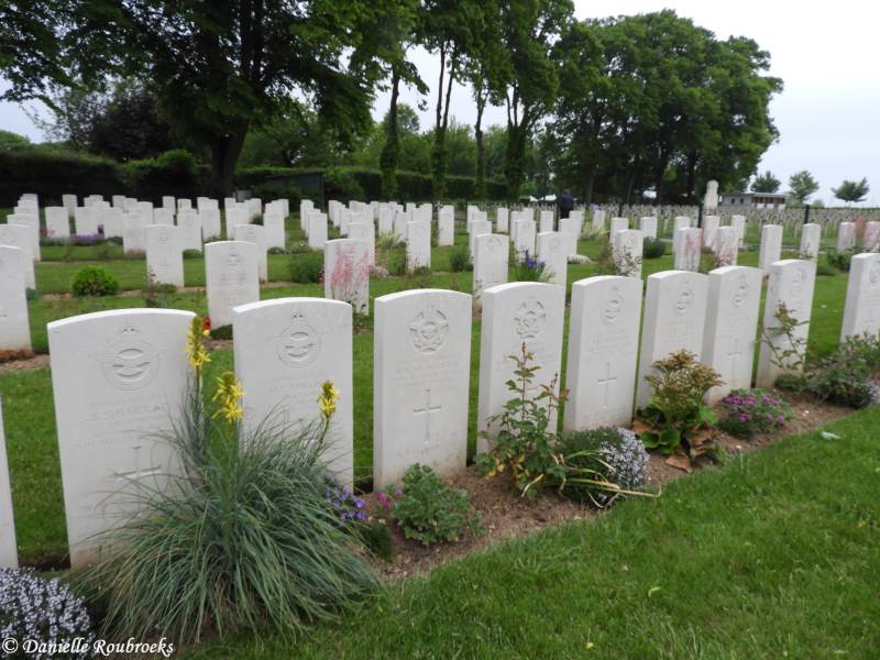 69StPierreCemeteryAmiensma14mei18.jpg