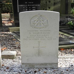06OisterwijkStPeterRCChurchyardvrijd27okt17.jpg