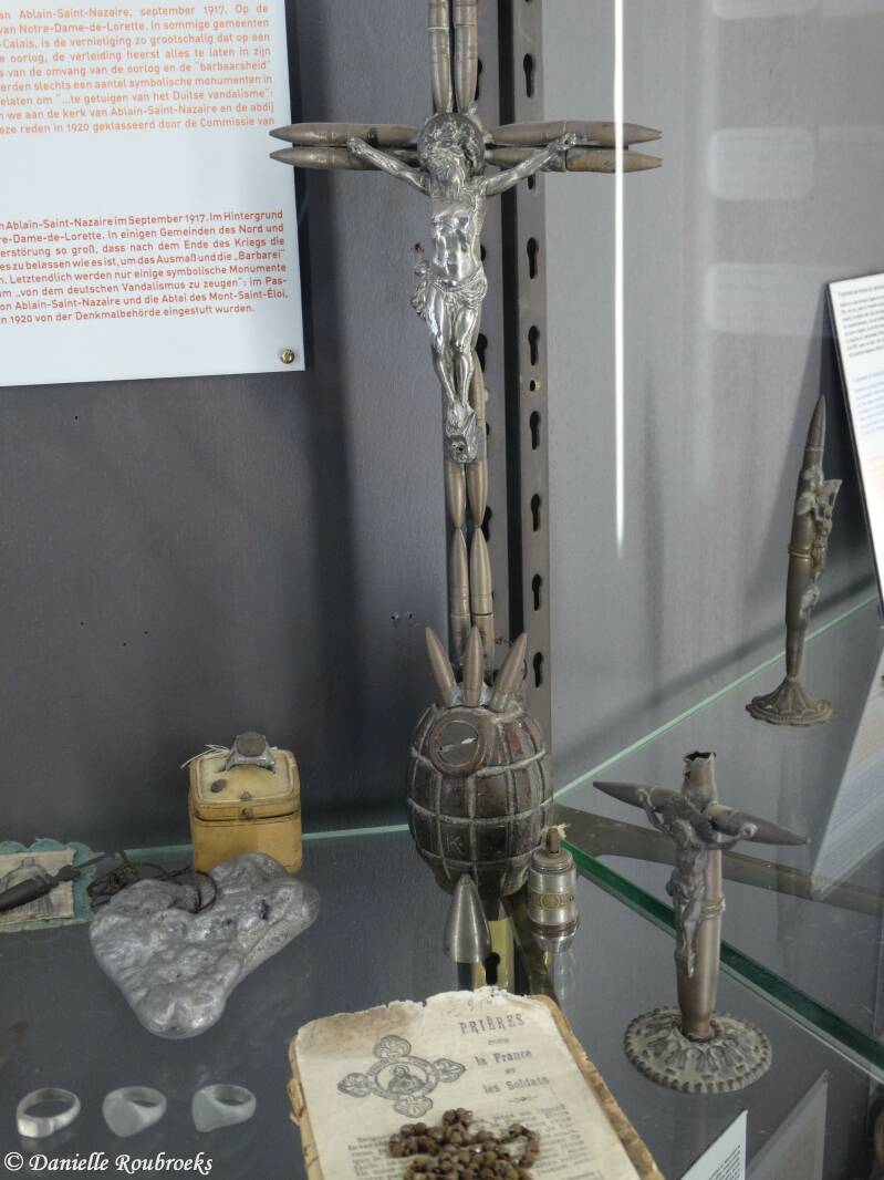 70NotreDamedeLorettewoe8ma17.jpg