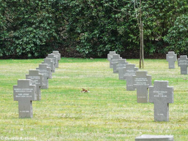 82SandweilerGermanCemeterydi2apr19.jpg