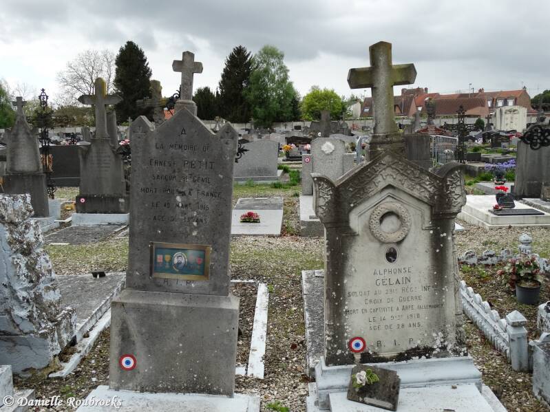 83-porte-de-paris-cemetery-di16apr24-standard.jpg