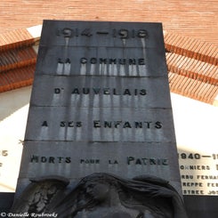 03SambrevilleMonumentdi26feb19.jpg