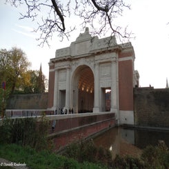 33MeninGate.jpg