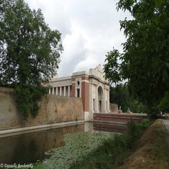 44MeninGate.jpg