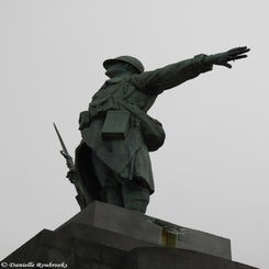 09RoisinMonumentzo18apr21.jpg