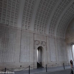 09MeninGate.jpg